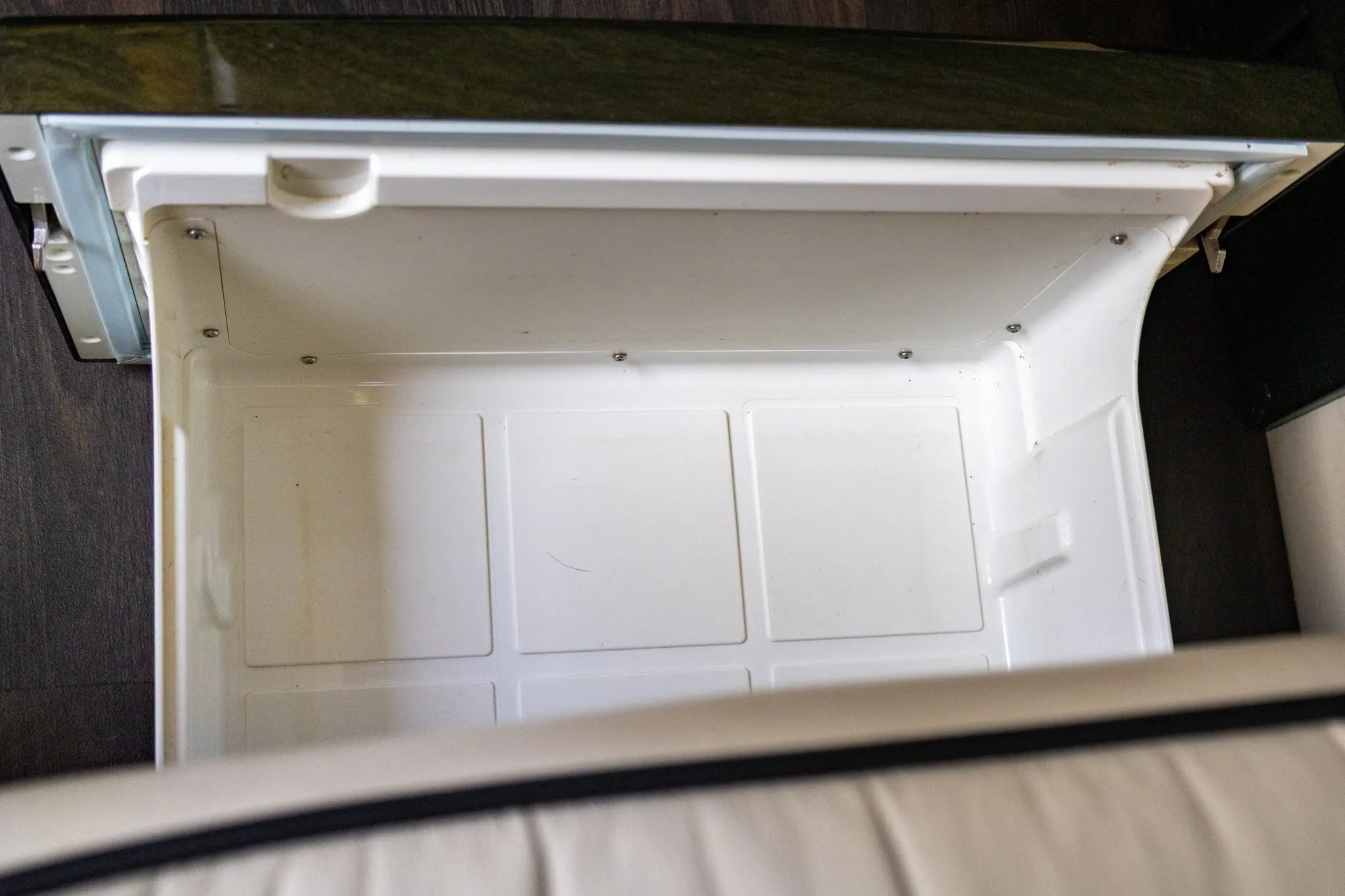 Executive Atlanta integrated drink cooler